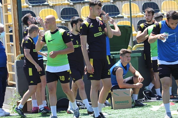 futbol kulüpleri için bardak su